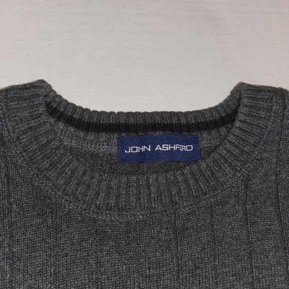 Vintage John Ashford Men's Sweater - Picture 2 of 3